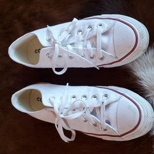 Mens 7 womans 9 white Converse All Star sneakers